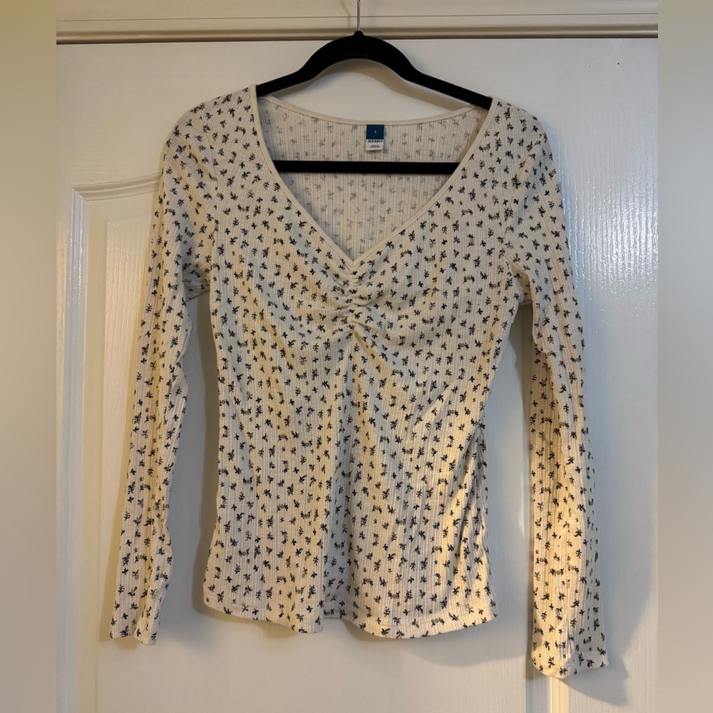 Old Navy Cream Ribbed Long Sleeve V-Neck Tee with Navy Floral Print